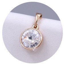 Кулон XР. Позолота 18К. Камені: Swarovski білого кольору. Довжина: 17 мм. Ширина: 10 мм.