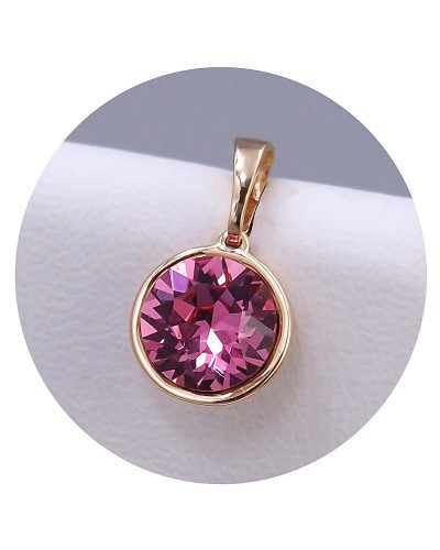 Кулон XР. Позолота 18К. Камені: Swarovski рожевого кольору. Довжина: 17 мм. Ширина: 10 мм.