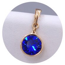 Кулон XР. Позолота 18К. Камені: Swarovski синього кольору. Довжина: 17 мм. Ширина: 10 мм.