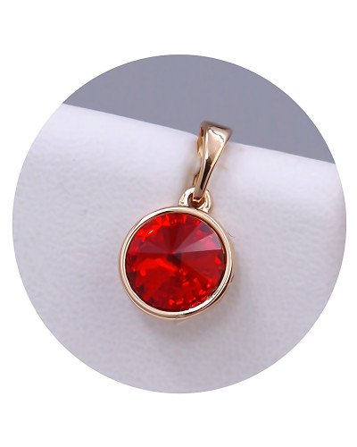 Кулон XР. Позолота 18К. Камені: Swarovski червоного кольору. Довжина: 17 мм. Ширина: 10 мм.
