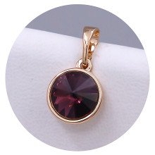 Кулон XР. Позолота 18К. Камені: Swarovski фіолетового кольору. Довжина: 17 мм. Ширина: 10 мм.