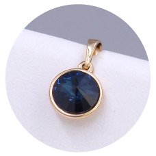 Кулон XР. Позолота 18К. Камені: Swarovski темно-синього кольору. Довжина: 17 мм. Ширина: 10 мм.