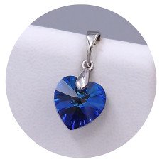 Кулон ХР. Родій. Камені: Swarovski блакитний хамелеон. Довжина: 19 мм. Ширина: 10 мм.