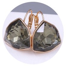 Сережки XР. Позолота 18К. Камені: Swarovski оливкового кольору. Довжина: 21 мм. Ширина: 18 мм.