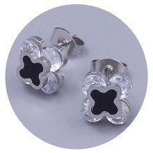 Сережки-гвоздики Stainless Steel із чорною емаллю. Сталь. Родій. Камені: білий циркон. Довжина: 17 мм. Ширина: 9 мм.