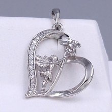 Кулон XР. Родій. Камені: циркон. Довжина: 33 мм. Ширина: 25 мм.
