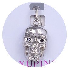Кулон XР. Родій. Камені: циркон. Довжина: 23 мм. Ширина: 10 мм.