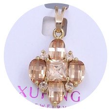 Кулон XР. Позолота 18К. Камені: циркон. Довжина: 25 мм. Ширина: 14 мм.