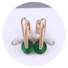 Сережки ХР. Позолота 18К. Камені: зелений циркон. Довжина: 16 мм. Ширина: 6 мм.
