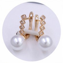 Сережки XР з перлами. Позолота 18К. Камни: белый циркон. Длина: 20 мм. Ширина: 9 мм.
