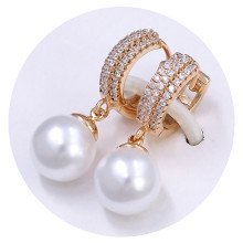 Сережки XР з перлами. Позолота 18К. Камни: белый циркон. Длина: 27 мм. Ширина: 10 мм.