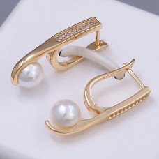 Сережки XР з перлами. Позолота 18К. Камни: белый циркон. Длина: 29 мм. Ширина: 8 мм.