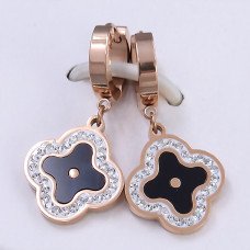 Сережки Stainless Steel з чорною емаллю. Сталь. Позолота ЧВ. Камені: білий циркон. Довжина: 33 мм. Ширина: 16 мм.