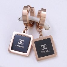 Сережки Stainless Steel з чорною емаллю. Сталь. Позолота ЧВ. Довжина: 29 мм. Ширина: 12 мм.