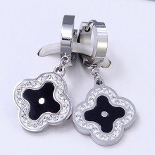 Сережки Stainless Steel із чорною емаллю. Сталь. Родій. Камені: білий циркон. Довжина: 33 мм. Ширина: 16 мм.