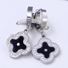 Сережки Stainless Steel із чорною емаллю. Сталь. Родій. Камені: білий циркон. Довжина: 33 мм. Ширина: 16 мм.