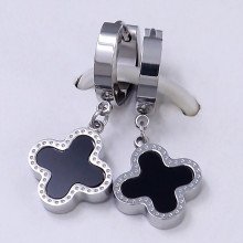 Сережки Stainless Steel із чорною емаллю. Сталь. Родій. Діаметр: 31 мм. Ширина: 13 мм.