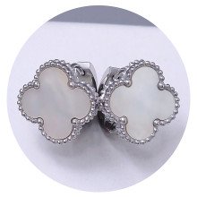 Сережки Stainless Steel з білою емаллю. Сталь. Родій. Діаметр: 13 мм. Ширина: 16 мм.
