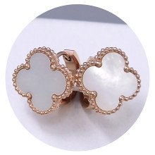 Сережки Stainless Steel з білою емаллю. Сталь. Позолота ЧВ. Діаметр: 13 мм. Ширина: 16 мм.