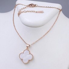 Ланцюжок з кулоном Stainless Steel з білою емаллю. Сталь. Позолота ЧВ. Довжина ланцюжка: 40-45 см.