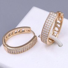 Сережки ХР. Позолота 18К. Камені: білий циркон. Довжина: 23 мм. Ширина: 5 мм.