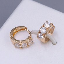 Сережки ХР. Позолота 18К. Камені: білий циркон. Діаметр: 13 мм. Ширина: 5 мм.