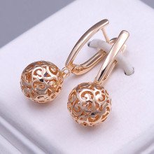 Сережки TSATSA. Під золото ЧВ. Довжина: 33 мм. Ширина: 12 мм.