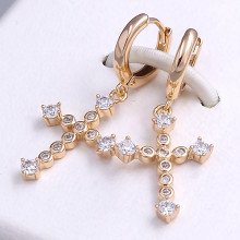 Сережки-хрестики ХР. Позолота 18К. Камені: білий циркон. Довжина: 30 мм. Ширина: 14 мм.