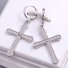 Сережки-хрестики ХР. Мед. срібло. Камені білого кольору. Довжина: 44 мм. Ширина: 22 мм.