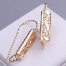 Сережки TSATSA. Під золото 18К. Довжина: 39 мм. Ширина: 8 мм.