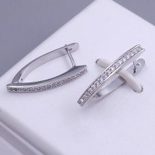 Сережки ХР. Мед. срібло. Камені білого кольору. Довжина: 27 мм. Ширина: 3 мм