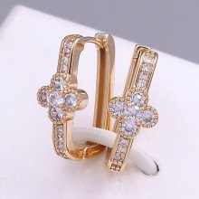 Сережки TSATSA. Під золото 18К. Камені білого кольору. Довжина: 20 мм. Ширина: 8 мм.