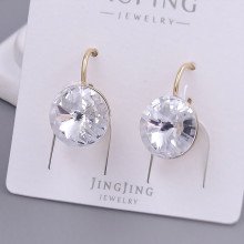 Сережки XР зі Swarovski білого кольору. Мед. золото 18К. Довжина: 18 мм. Ширина: 11 мм.