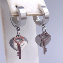 Сережки Stainless Steel. Сталь. Під срібло. Довжина: 31 мм. Ширина: 13 мм.