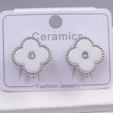 Сережки ХР. Мед. срібло + біла кераміка. Камені білого кольору. Довжина: 18 мм. Ширина: 17 мм,