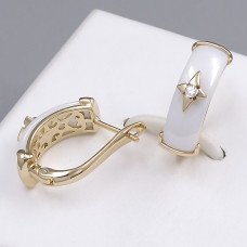 Сережки ХР з білою керамікою. Мед. золото 18К. Камені білого кольору. Довжина: 21 мм. Ширина: 6 мм.
