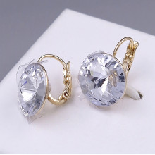 Сережки XР зі Swarovski білого кольору. Мед. золото 18К. Довжина: 18 мм. Ширина: 14 мм.
