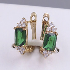 Сережки ХР. Мед. золото 18К. Камені білого та зеленого кольору. Довжина: 16 мм. Ширина: 5 мм.